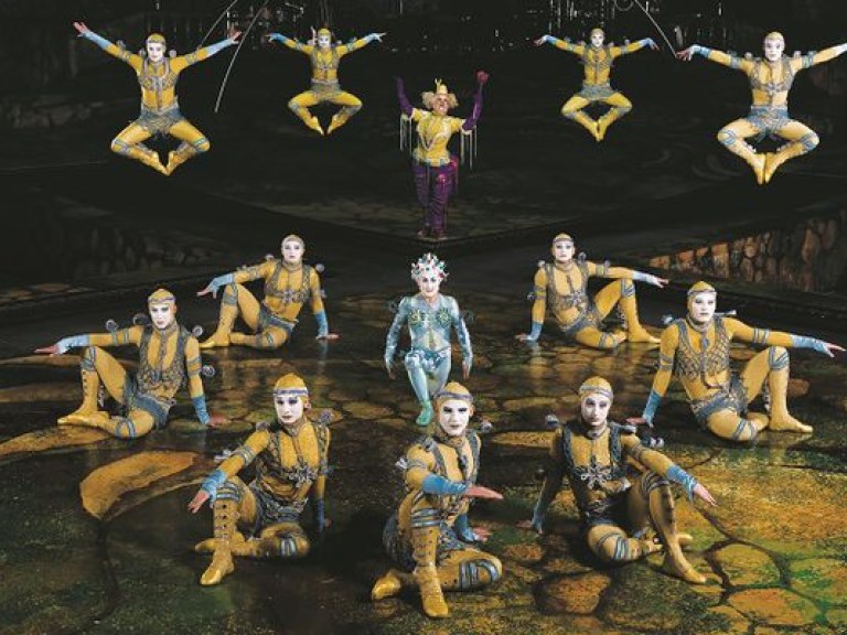 Акробатка легендарного “Сirque du Soleil” разбилась во время представления