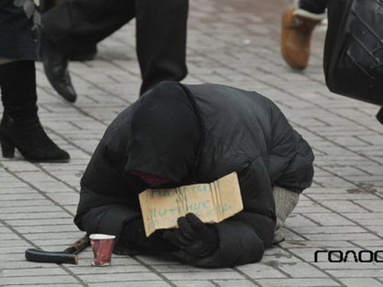 Украинцы все чаще стали считать себя бедными — эксперт