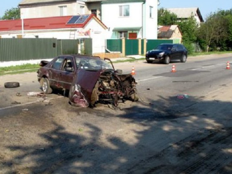 Под Киевом произошло жуткое ДТП: от удара у машины вылетел двигатель (ФОТО)