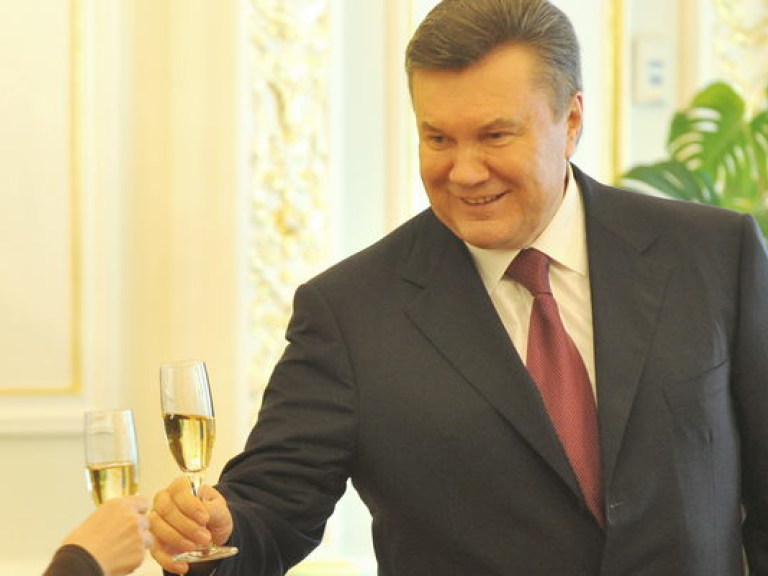 Депутаты готовятся поздравить Януковича с днем рождения