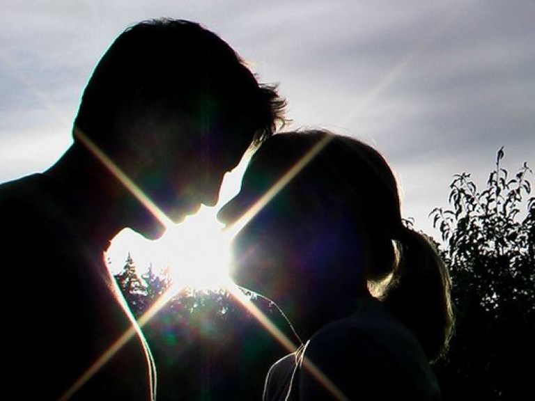 Причиной измен часто бывают личные трагедии в прошлом – психолог