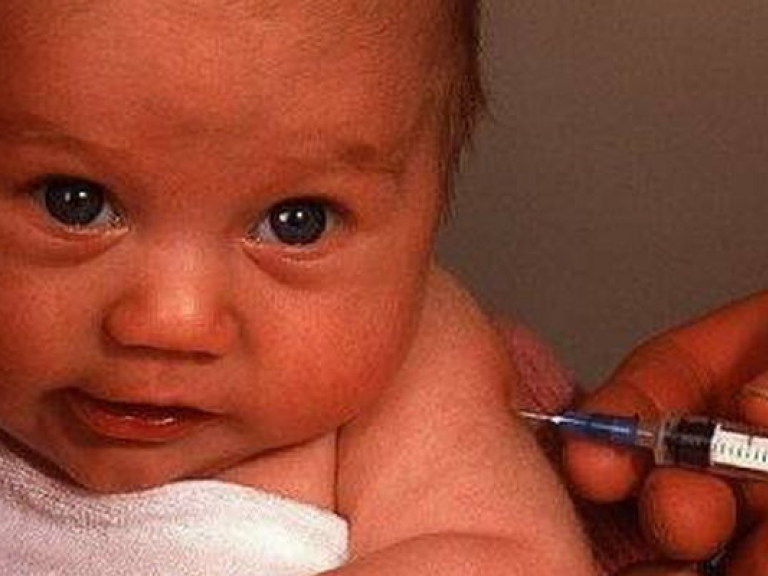 На прививки будут давать месяц после приема в детсад