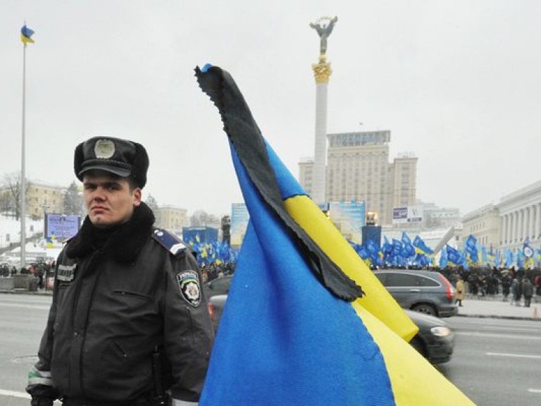 Своими действиями украинская оппозиция себя дискредитирует – европейский правозащитник