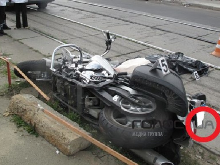 В Киеве насмерть разбился мотоциклист (ФОТО)