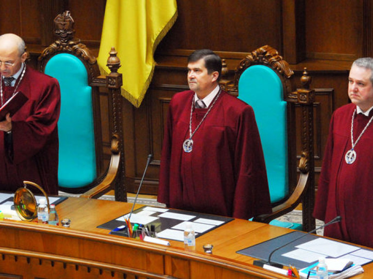 Оппозиция «проворонила» внесение изменений в Конституцию относительно судей