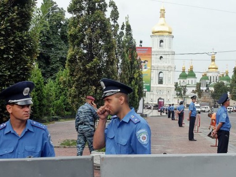 Из-за празднования 1025-летия Крещения Руси в Киеве дежурят 5 тысяч милиционеров