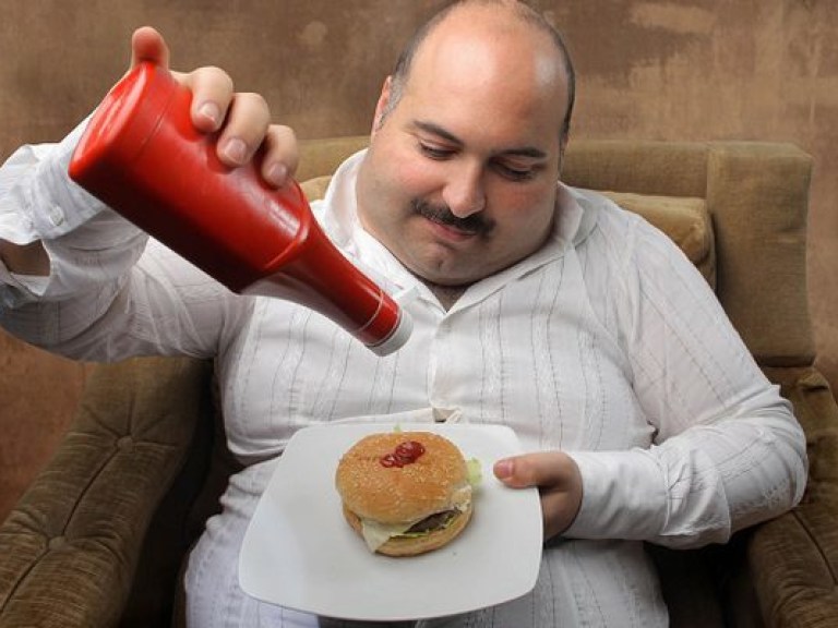 В Николаеве 7 человек отравились в фаст-фуде