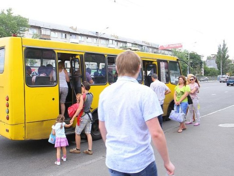 В Киеве в ближайшее время ликвидируют более 20 рейсов маршруток (СПИСОК)