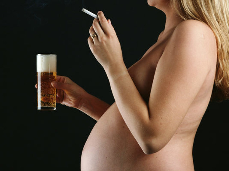 Склонность к алкоголизму и наркомании формируется в утробе