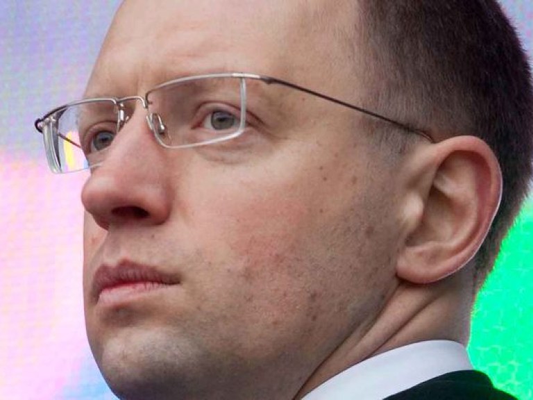 Суд обязал Яценюка извиниться перед Клюевым на заседании ВР