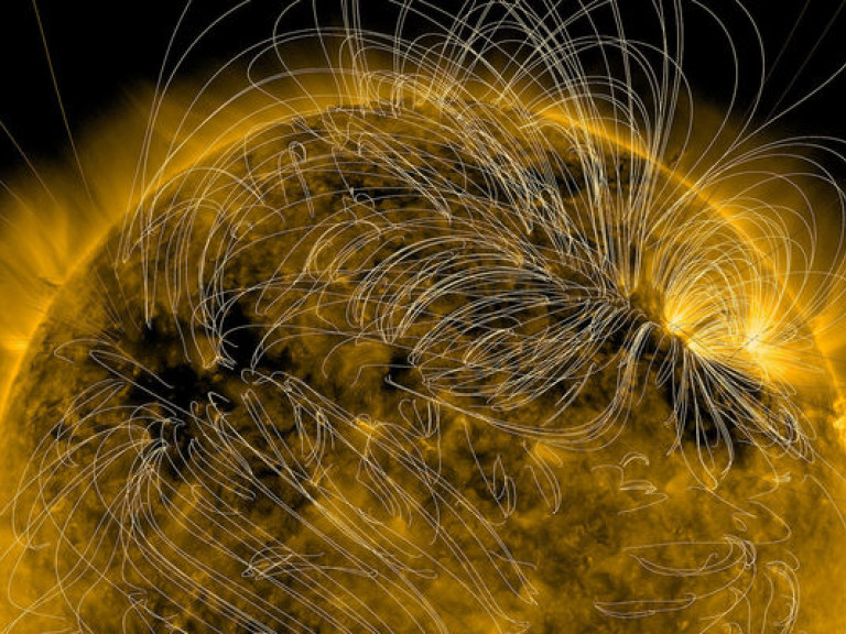 NASA: Магнитное поле Солнца поменяет свою полярность (ФОТО)
