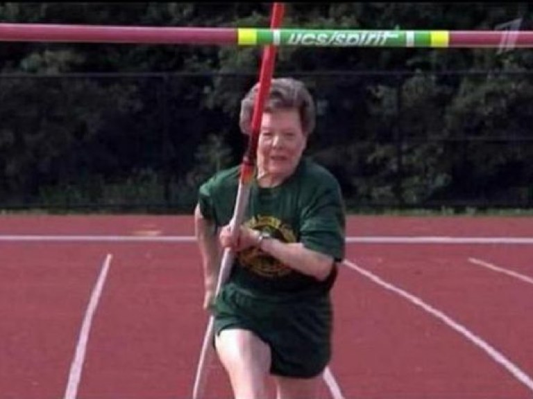 80-летняя Фло Мейлер устанавливает легкоатлетические рекорды (ВИДЕО)