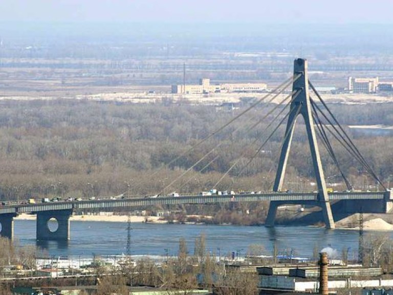 Киев застрянет в пробках: с сегодняшнего дня перекроют Московский мост
