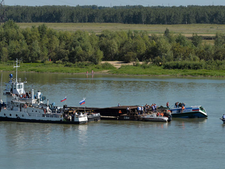 Затонувший пароход «Полесье-8» подняли со дна Иртыша