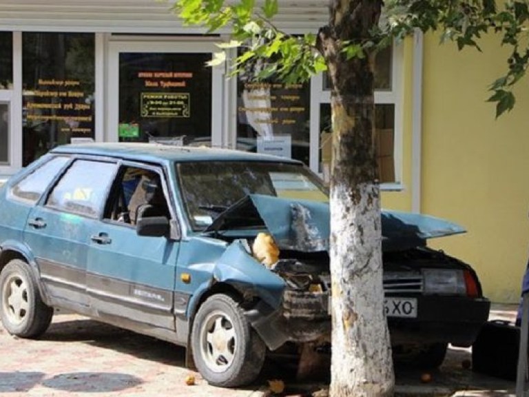 В Судаке мужчина угнал авто и тут же попал в ДТП (ФОТО)