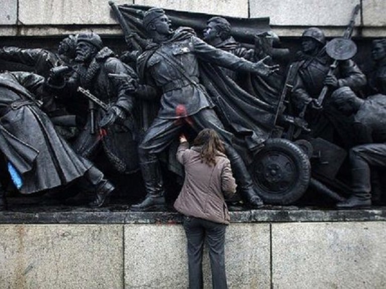 В Софии вновь осквернен памятник Советским воинам