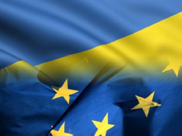 Симоненко: ЕС абсолютно не волнуют украинские ценности