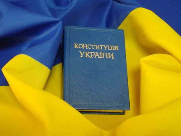 Исследование: Украинцы оценивают демократию в стране на 4,7 бала из 10