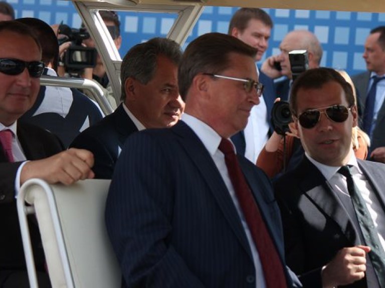 Медведев проигнорировал украинскую экспозицию на МАКСе-2013