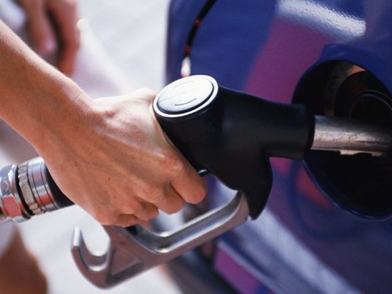 Бензин и спекулянты: почему осенью может подорожать топливо
