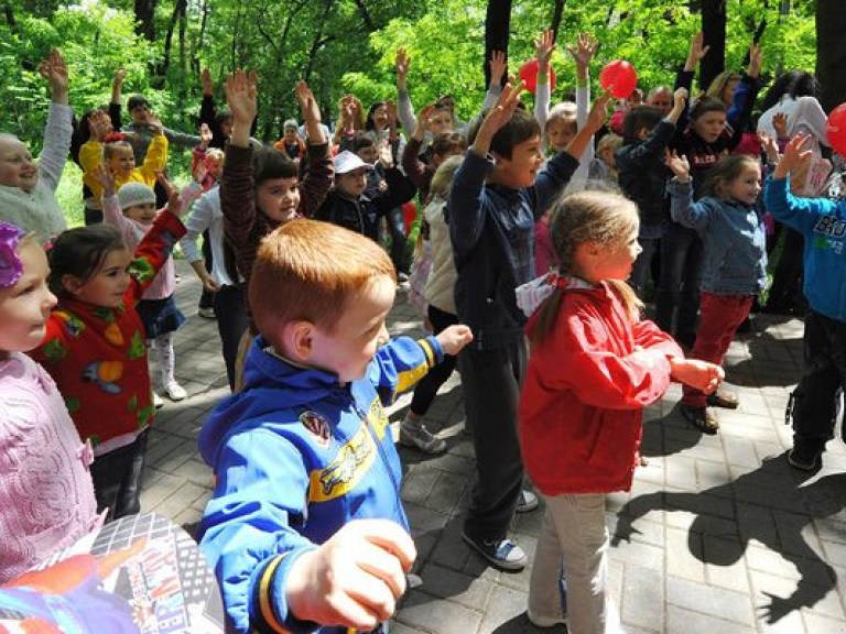 На западной Украине девочек чаще всего называют Анастасиями и Янами, а мальчиков — Александрами и Максимами