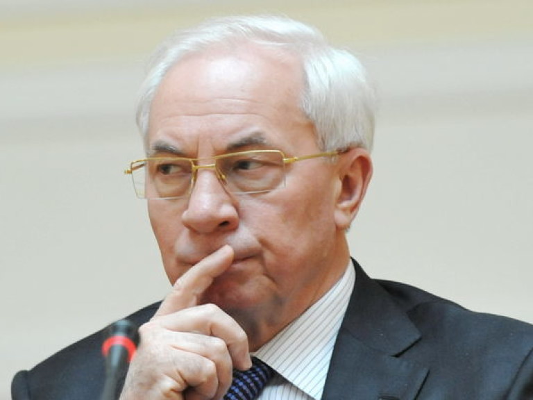 Эксперт рассказал, почему Азаров не уйдет в отставку