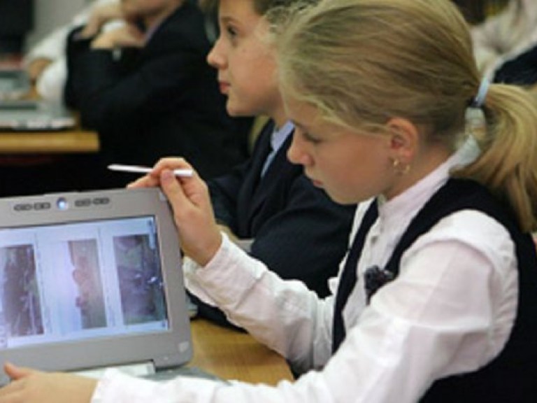 Школьников обеспечивают нетбуками под управлением ОС Windows, MacOS или Android