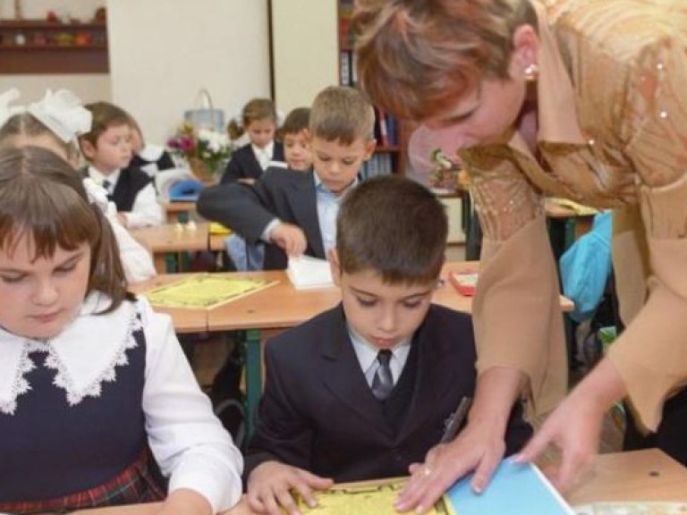 Украинским учителям не хотят платить за работу 1 сентября