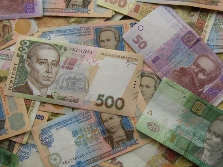 Гривневый «голод» стабилизирует курс доллара
