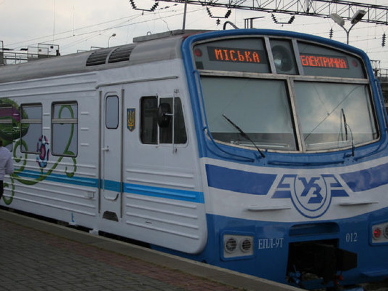 Городская электричка в Киеве «пытает» своих пассажиров задержками