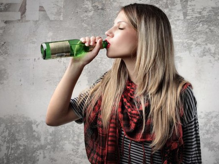 В АПУ предлагают признать пиво алкоголем и запретить продавать сигареты поштучно