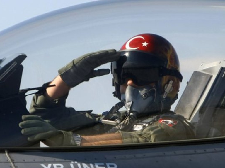 Турецкие самолеты направились к сирийской границе: у них есть полномочия открывать огонь на поражение