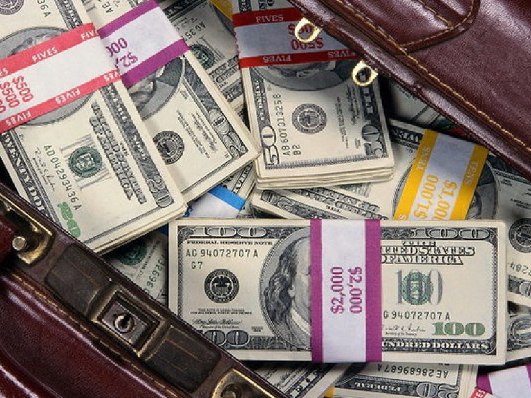 Украинцы устали скупать доллары — эксперт