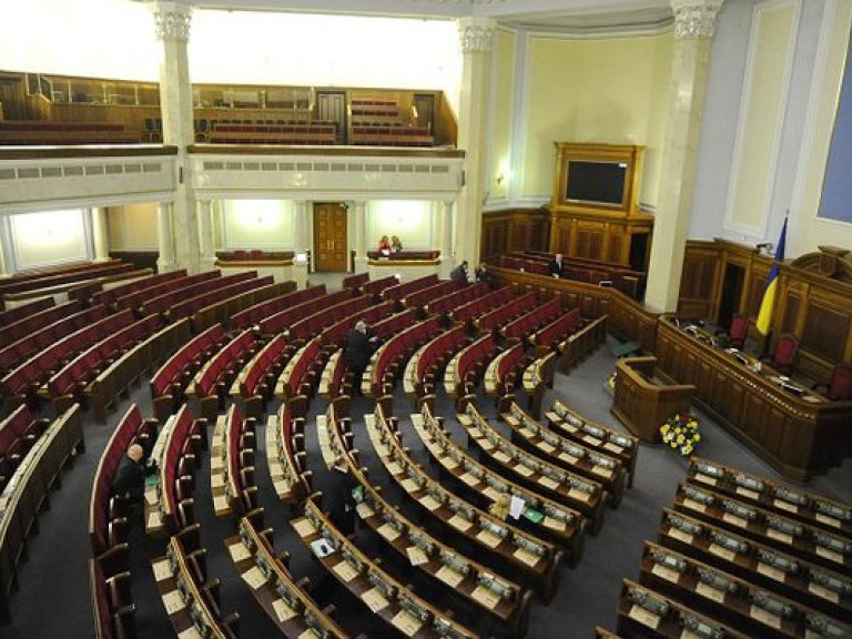 Депутаты отказались сегодня работать в парламенте до упора