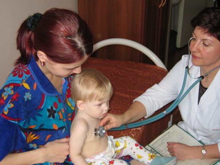 Медики назвали основные правила профилактики детской простуды