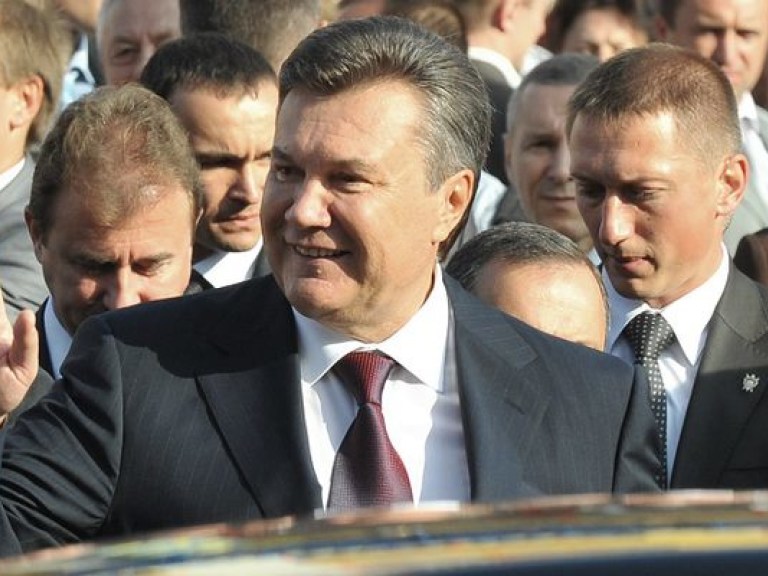 В понедельник Янукович полетит на обед к Обаме