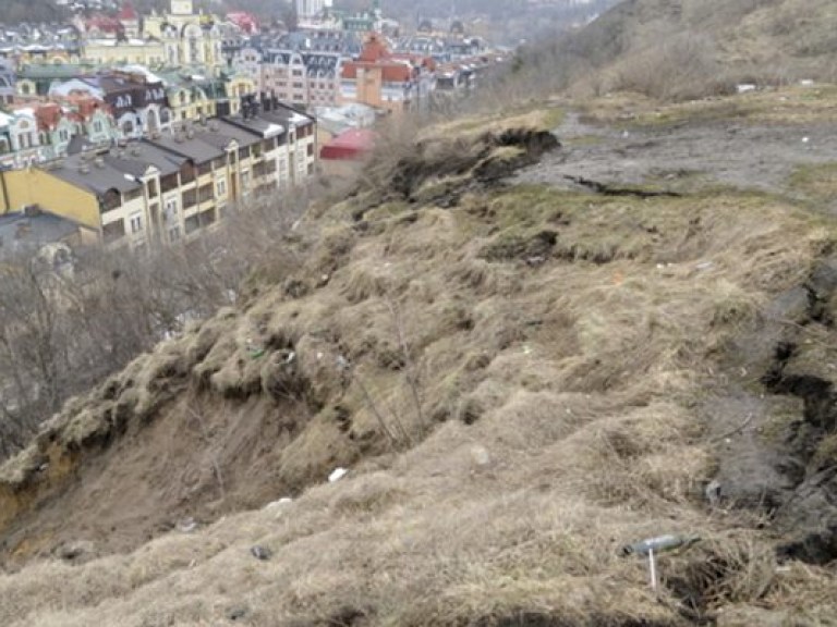 Киеву угрожают сильные оползни из-за ливней