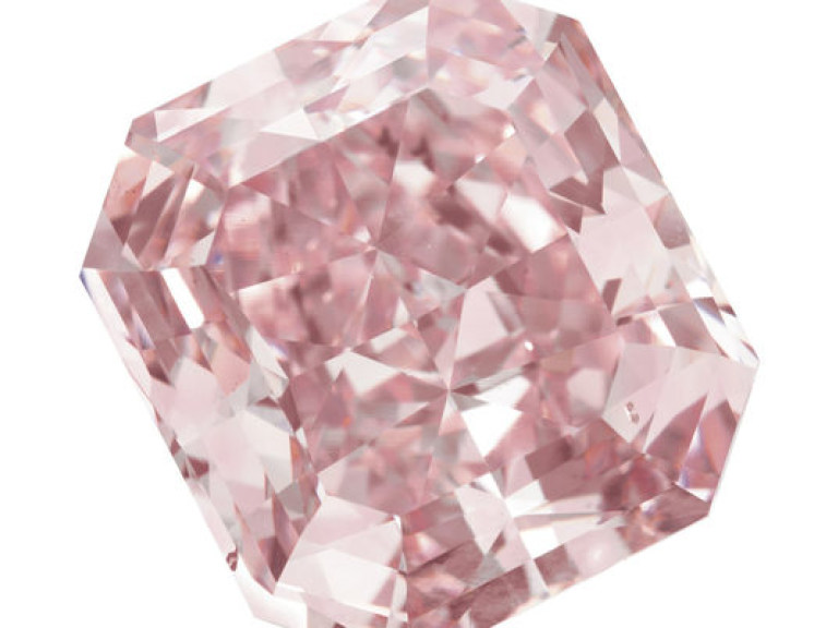 Самый большой в мире розовый бриллиант уйдет с молотка (ВИДЕО)