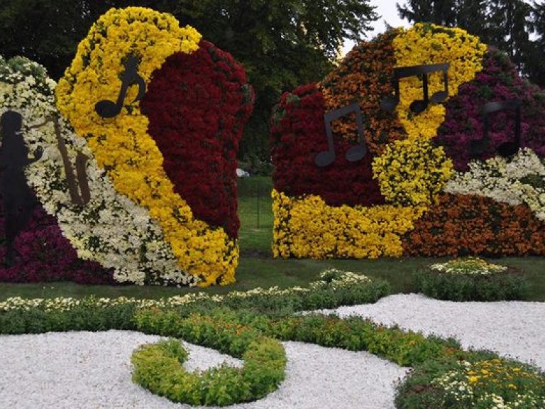 В Киеве проходит потрясающая выставка цветочных инсталляций (ФОТО)