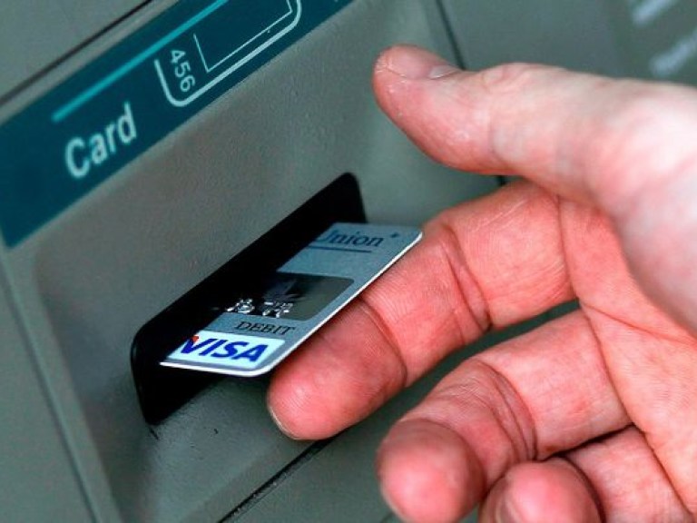 Предпринимателей, которые ограничивают право клиентов рассчитываться платежными картами, будут штрафовать