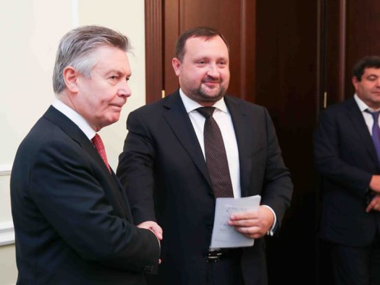 Сергей Арбузов обсудил с Карелом де Гухтом вопросы подготовки к Вильнюсскому саммиту
