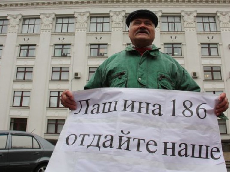 Обманутые жилищные инвесторы Луганска заставили чиновников зашевелиться по их вопросу (ФОТО)
