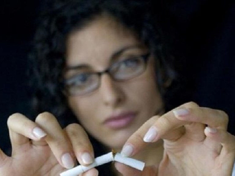 Эксперты предлагают разместить на пачках сигарет более страшные предупреждения