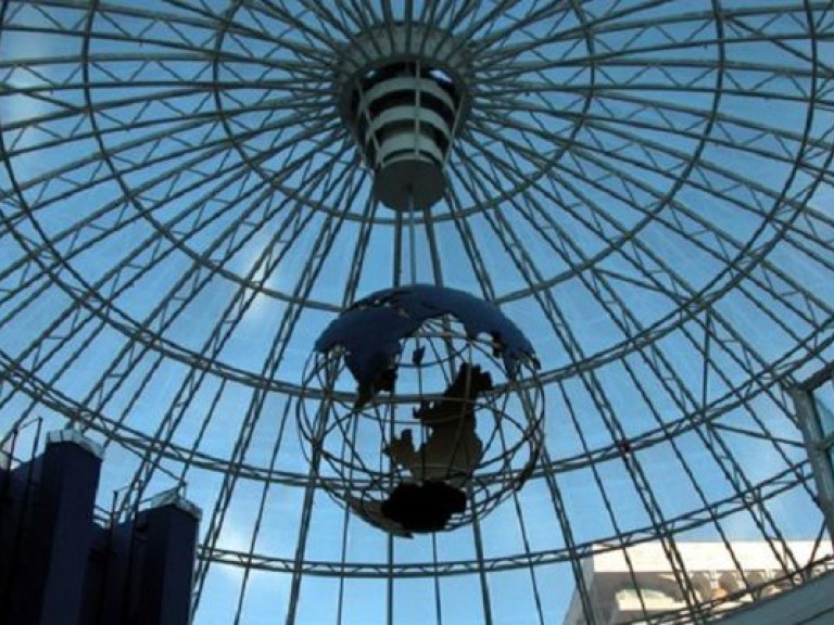 Торговый центр «Глобус» на Майдане в Киеве представляет опасность для посетителей (ВИДЕО)