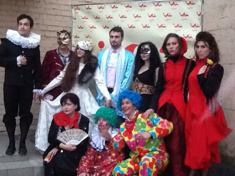 Карнавальное шествие в Киеве открыло Международный фестиваль народных театров (Фото)