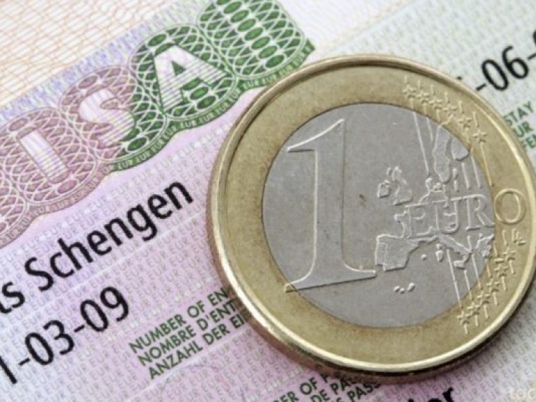 Немецкий эксперт рассказал, когда украинцам станет легче получать Шенген