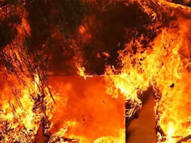 На Луганщине сгорел двухэтажный дом: пятеро пострадавших, судьба троих человек неизвестна