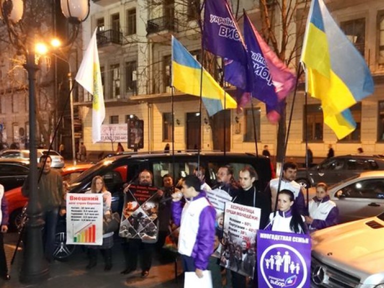 «Украинский выбор» требует соблюдать стандарты демократии