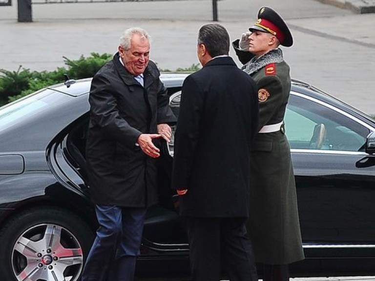 Чешский президент привез с собой в Украину 130 бизнесменов