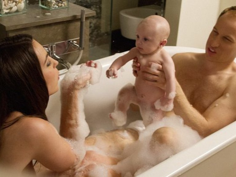 Принца Уильяма с супругой и младенцем “застукали” в ванной (ФОТО)
